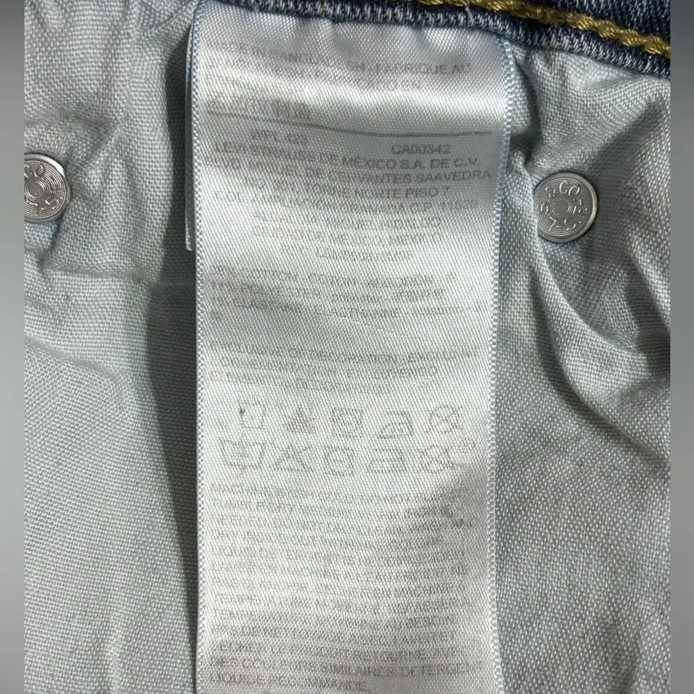 SIGNATURE BY LEVI STRAUSS Light Wash S51 Classic Straight Fit Jeans 34x30 - Picture 6 of 8